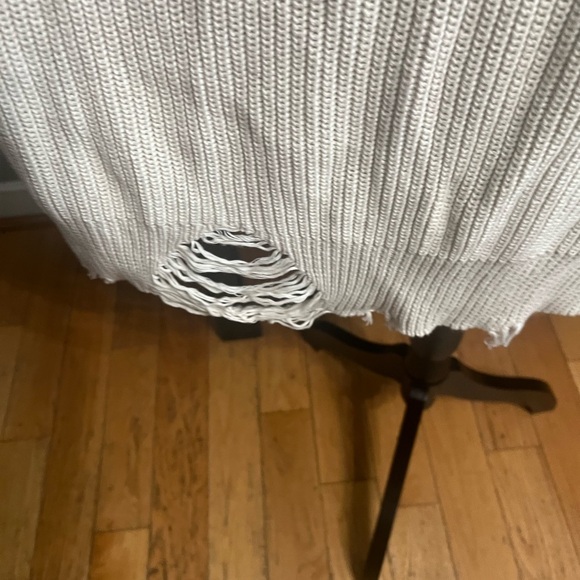 Vintage Havana Women’s Cold Shoulder Distressed Sweater - Picture 2 of 9